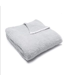 BRAND NEW Barefoot Dreams Throw Blanket in Ocean/White